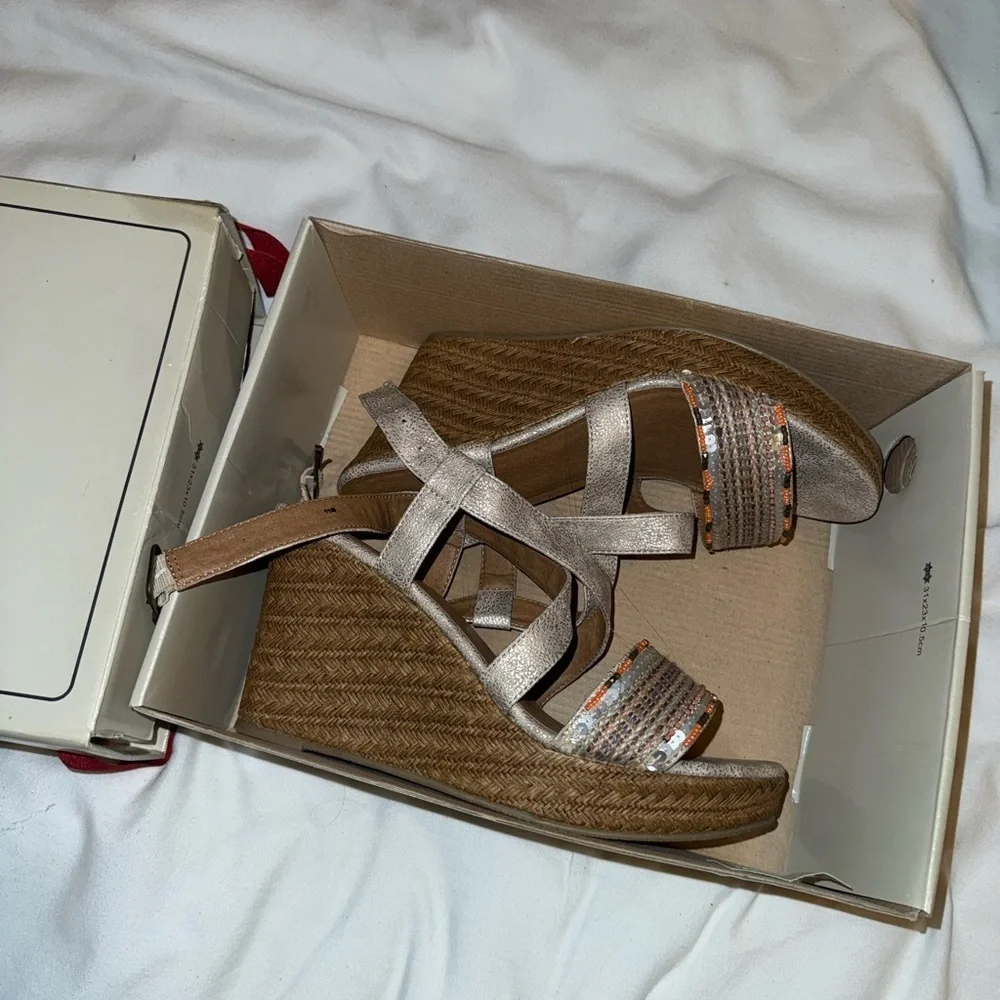 Buckle Women's Metallic Wedge Sandals Size 11 with sequin details